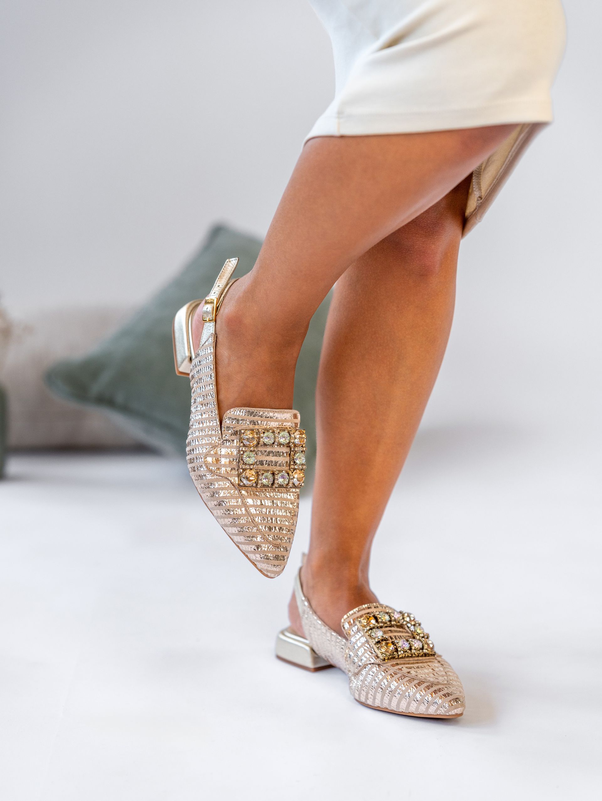 LEA111_GOLDEN_1